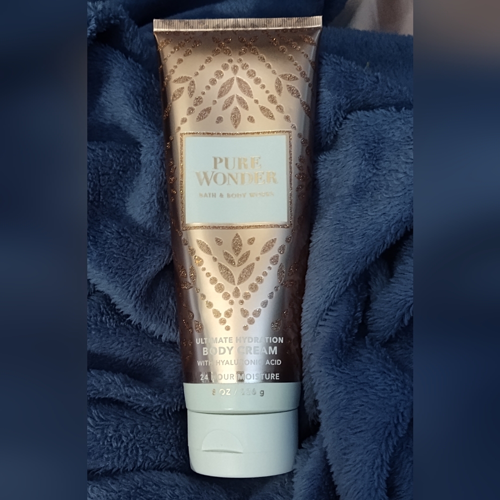 NWT!! Bath & Body Works PURE WONDER Body Cream 8oz